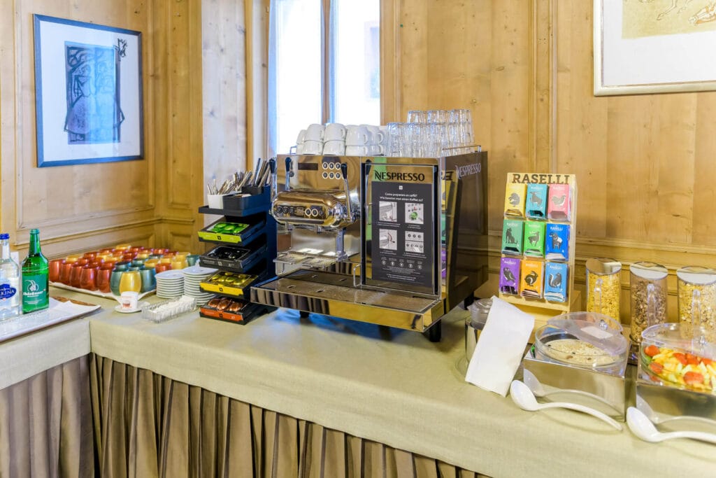 Heissgetr&auml;nke, Tee, Kaffee und frische Produkte f&uuml;r das Fr&uuml;hst&uuml;ck im Hotel Suisse