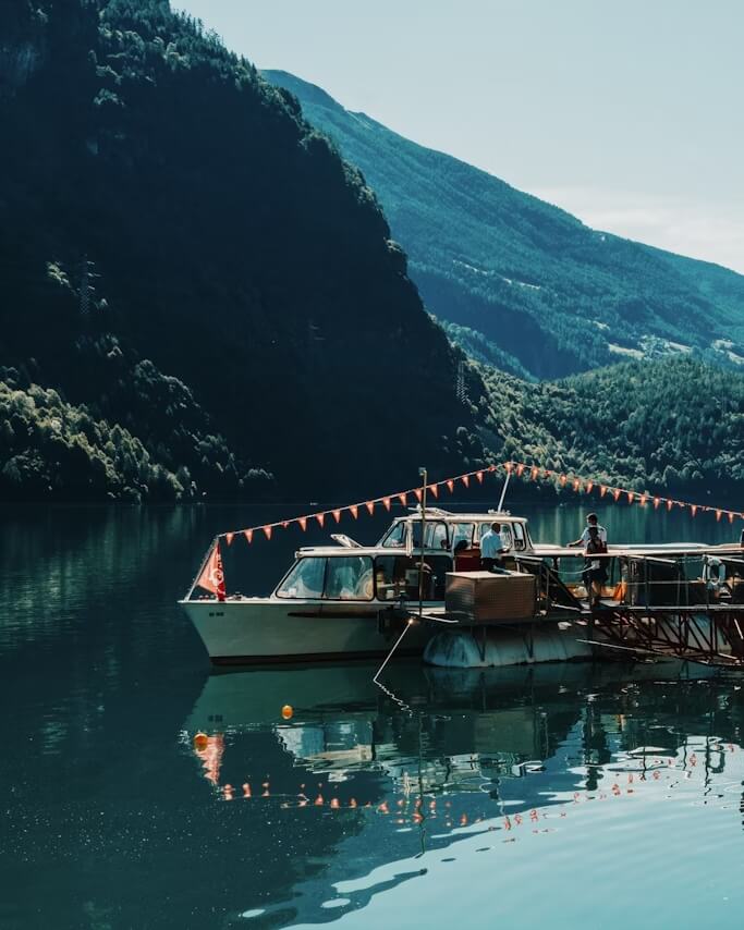 Der Poschiavosee und das Schiff Sassalbo